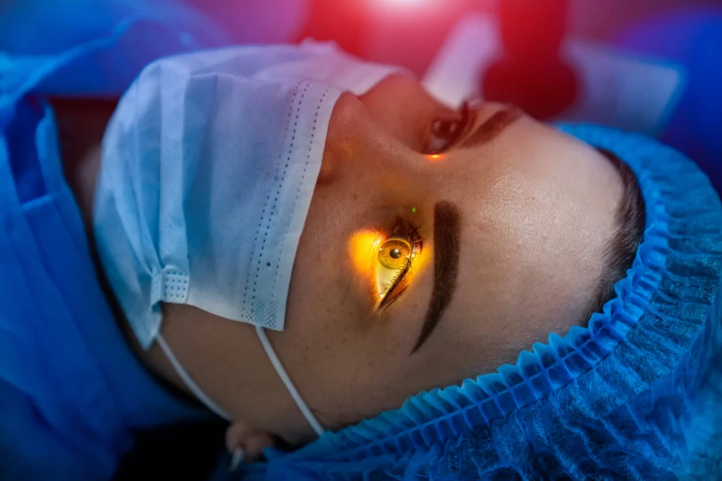 laser-woman-eye-correction-operation-with-laser-vision-correction-min