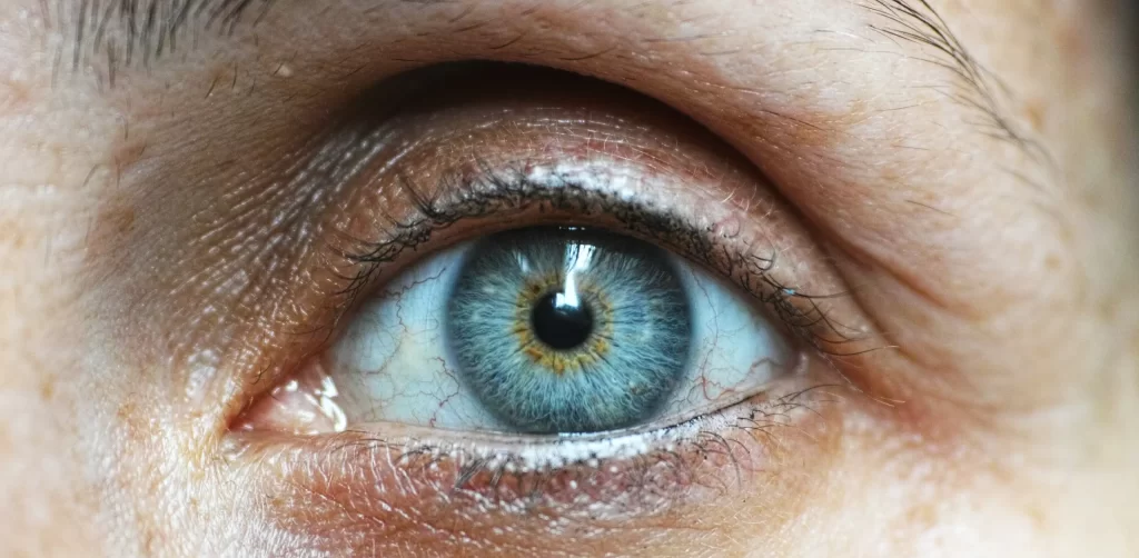 blue-eye-close-up